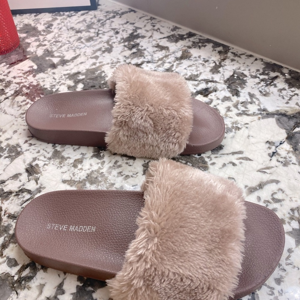 Steve Madden Slides - Picture 2 of 2